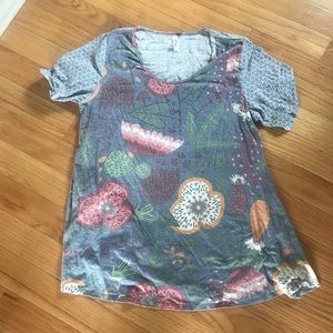 LuLaRoe 2X Perfect Tee. Cotton blend.  🌸